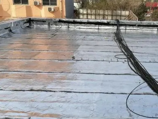 上海卫生间漏水维修公司分享下上海屋面楼顶防水刚性防水层施工要点。